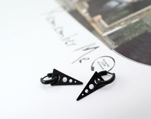 Load image into Gallery viewer, Suga Spike Earrings
